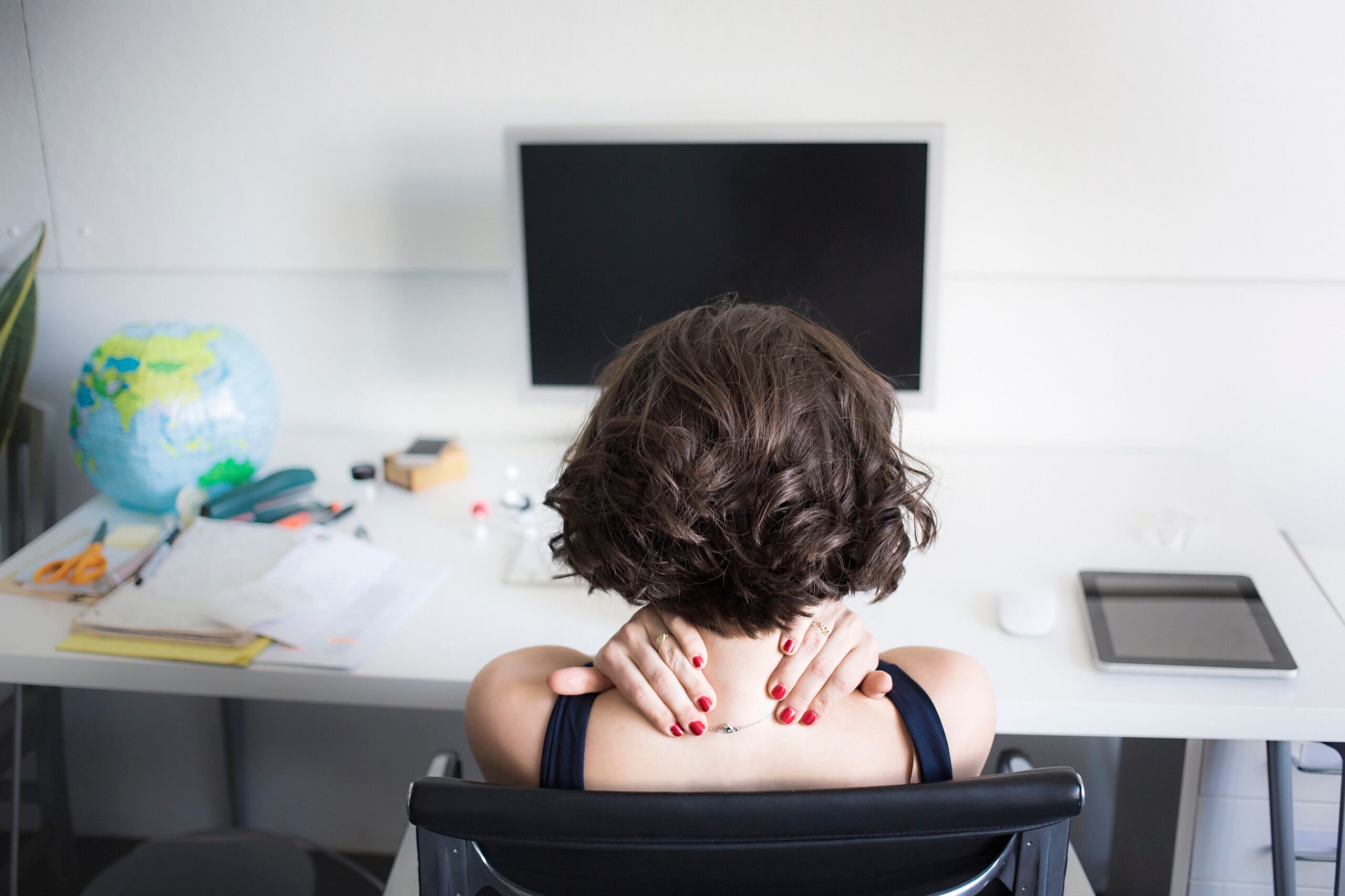 The Hidden Dangers of Tech Neck and How to Protect Yourself