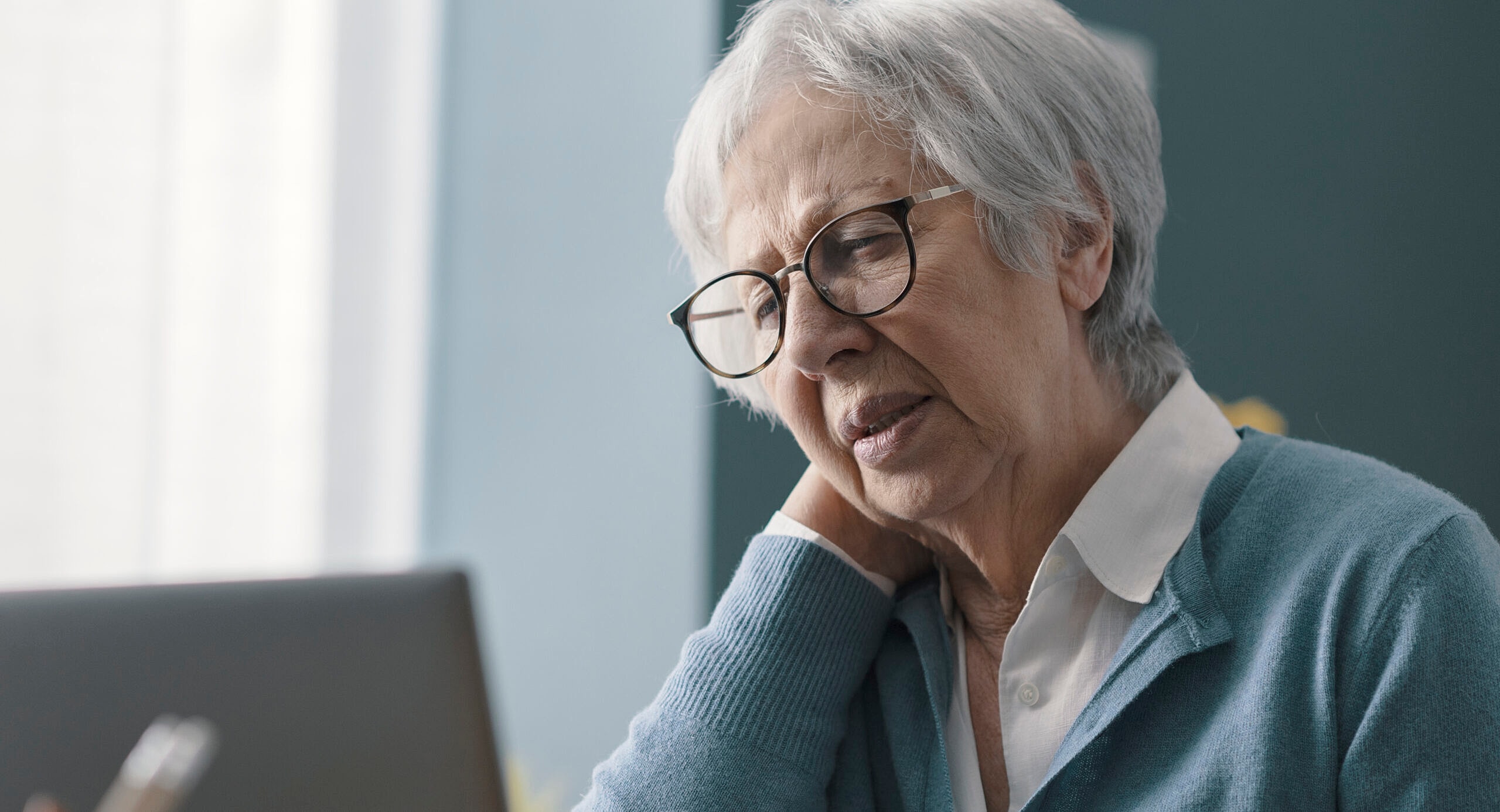 What Causes Arthritis in the Neck? Signs and Symptoms